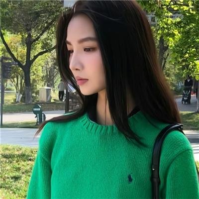 一位站立的人